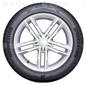 Bridgestone Blizzak LM005 235/40 R18 95V
